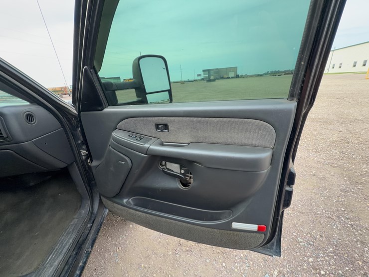 2003-gmc-sierra-2500hd-image-24