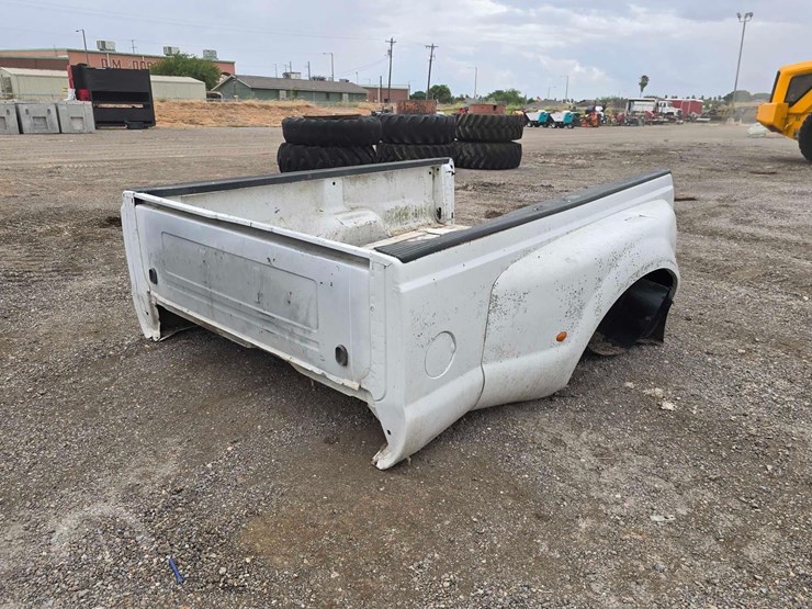 dual-rear-wheel-pickup-truck-bed-image-1
