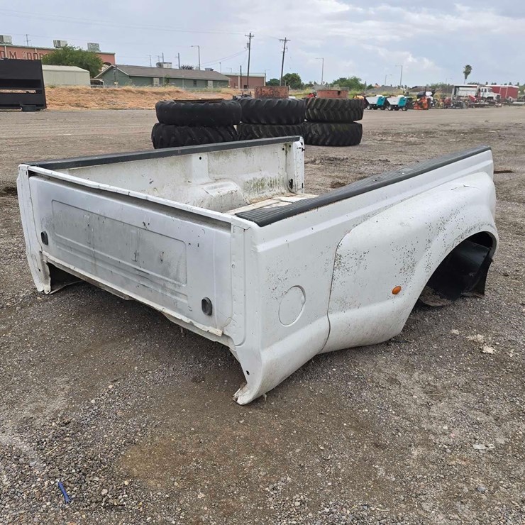 DUAL REAR WHEEL PICKUP TRUCK BED