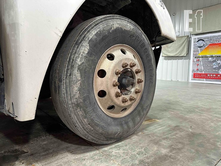 2007-freightliner-columbia-120-image-28