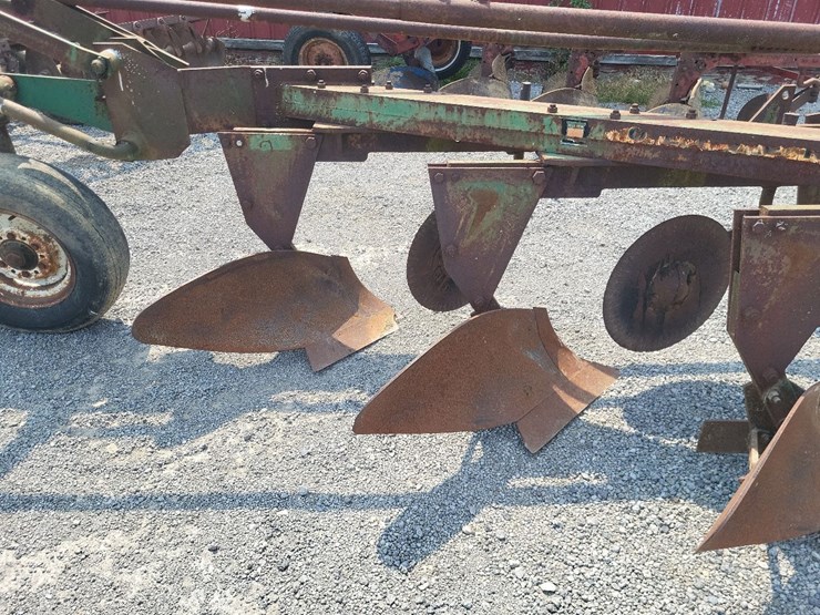 oliver-545-in-furrow--4-bottom-moldboard-plow-w/coulters-image-15