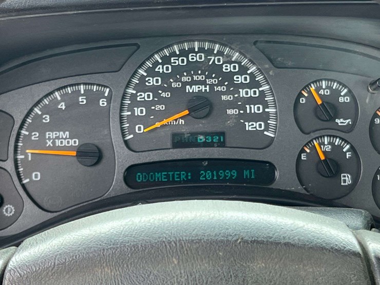 2004-chevrolet-silverado-2500-image-21