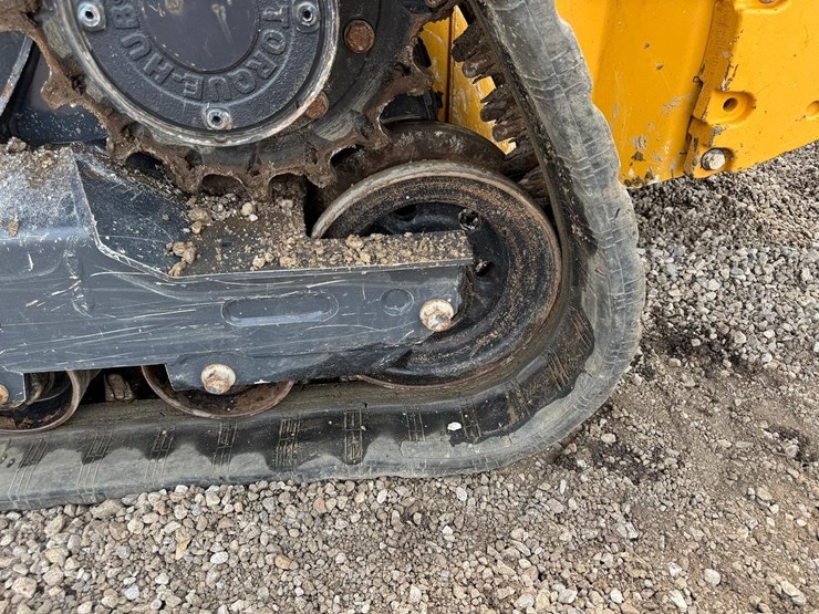 2021-deere-325g-image-15