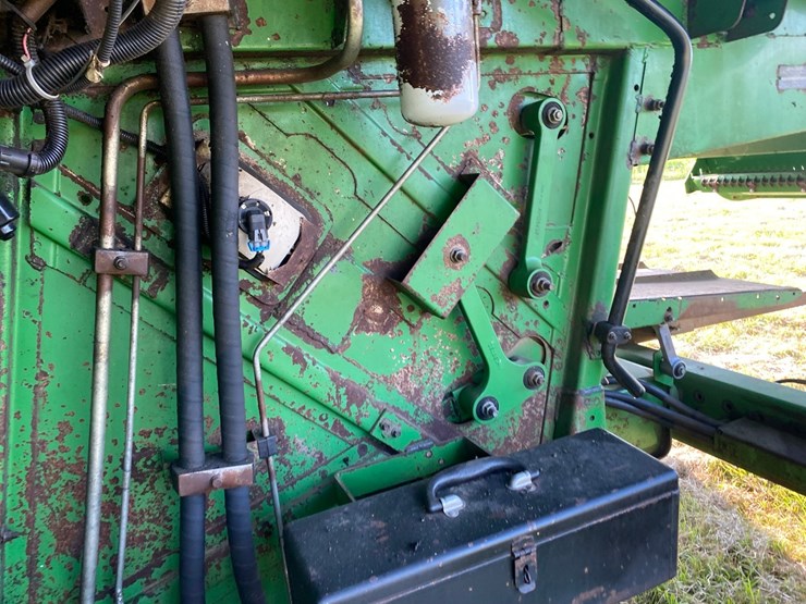 john-deere-9600-4x4-combine-image-37