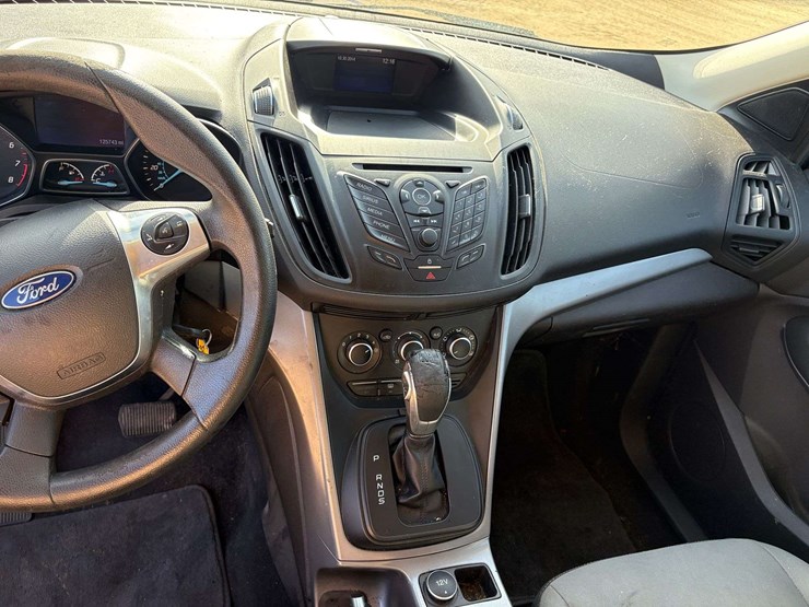 2015-ford-escape-se-image-15