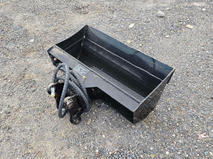 2025-future-32-in-skid-steer-bucket-image-1
