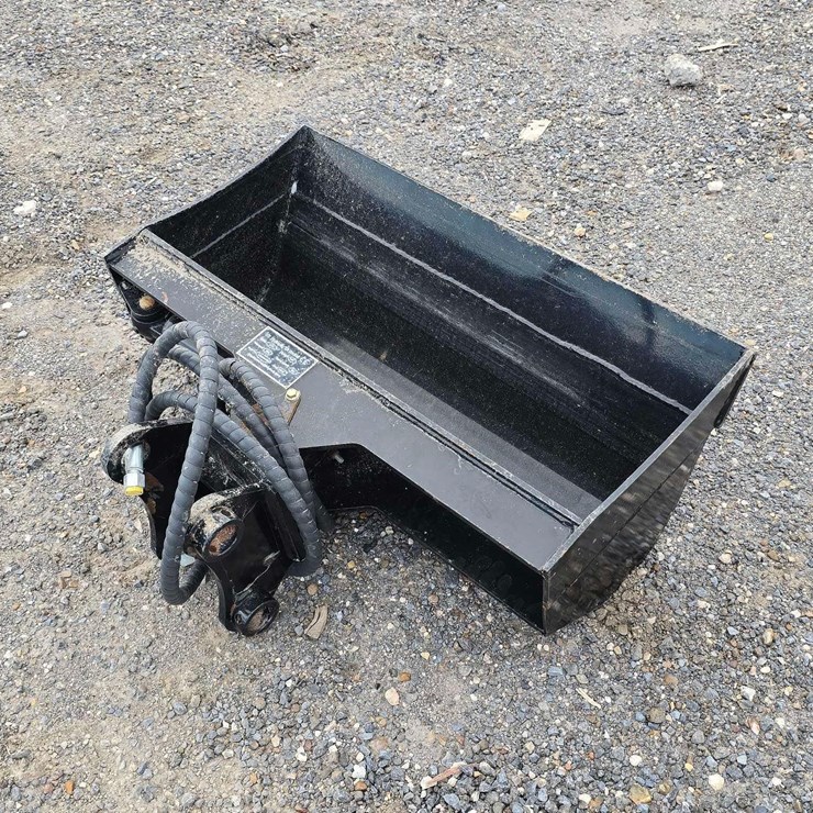 2025 FUTURE 32 IN SKID STEER BUCKET