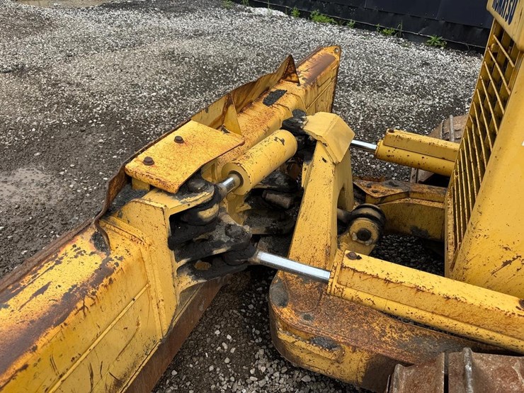 2004-komatsu-d31px-21-image-11