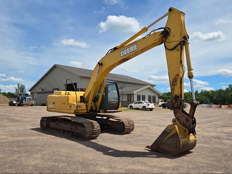 deere-200c-lc-image-1