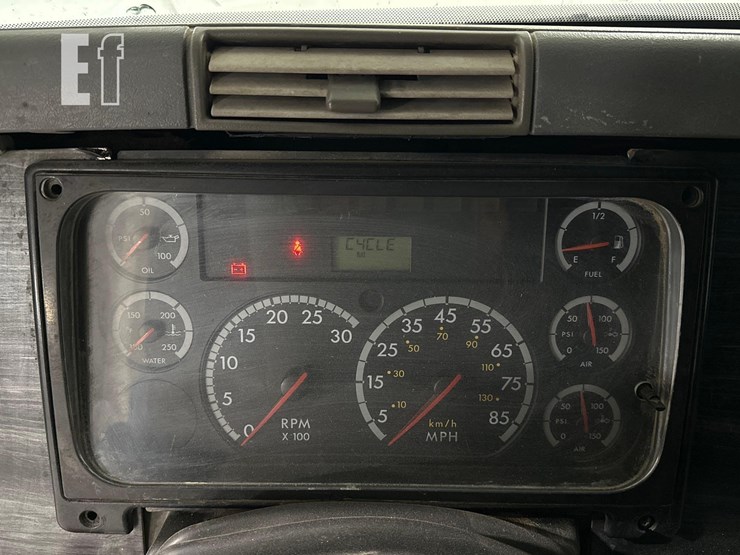 2007-freightliner-columbia-120-image-17