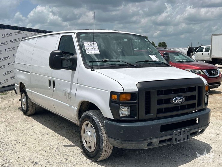 2011-ford-cargo-image-2