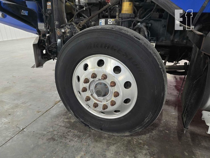 2013-kenworth-t800-image-23