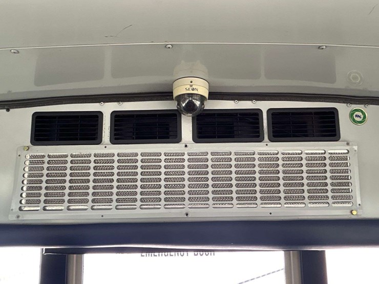 2016-freightliner-b2-image-17