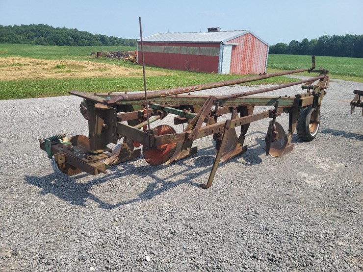 oliver-545-in-furrow--4-bottom-moldboard-plow-w/coulters-image-7