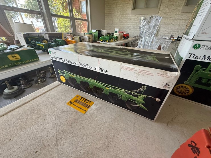 john-deere-f145h-image-3