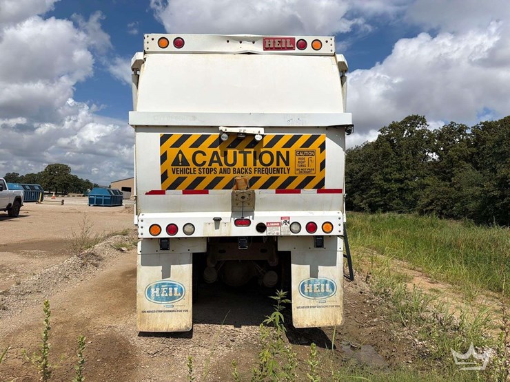 2020-peterbilt-520-heil-28yd-front-loader-garbage-truck-image-6