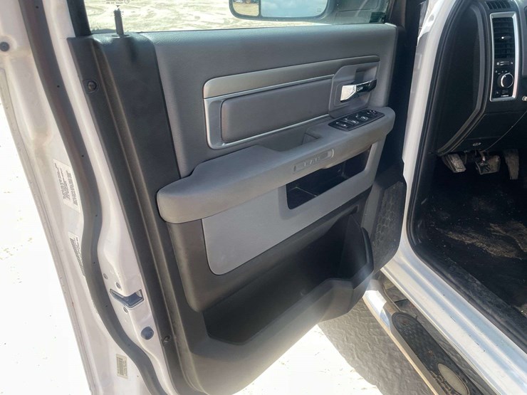 2013-dodge-2500-image-9