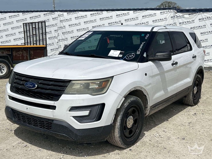 2016-ford-explorer-image-1