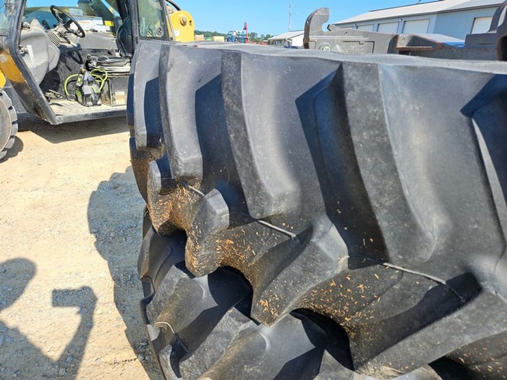 massey-ferguson-7624-image-86