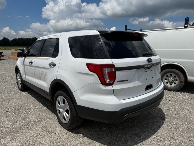 2017-ford-explorer-image-4