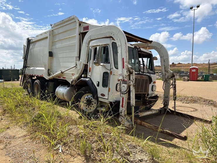 2020-peterbilt-520-heil-28yd-front-loader-garbage-truck-image-4