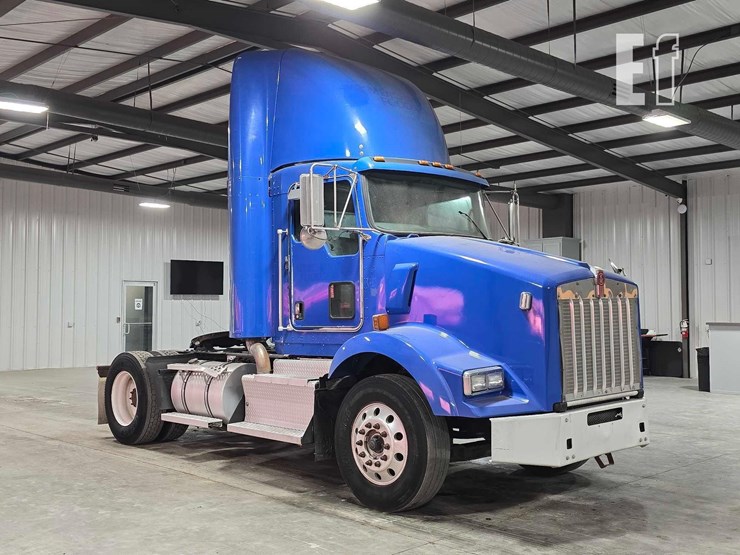 2013-kenworth-t800-image-2