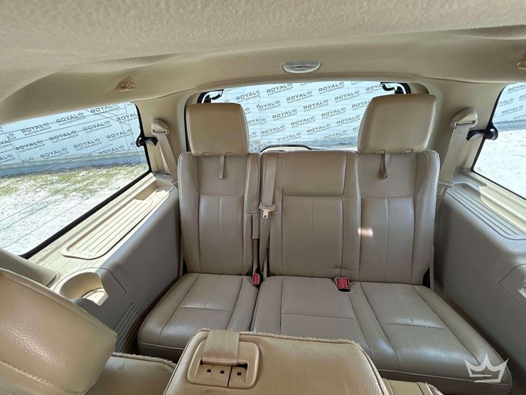 2010-ford-expedition-image-25