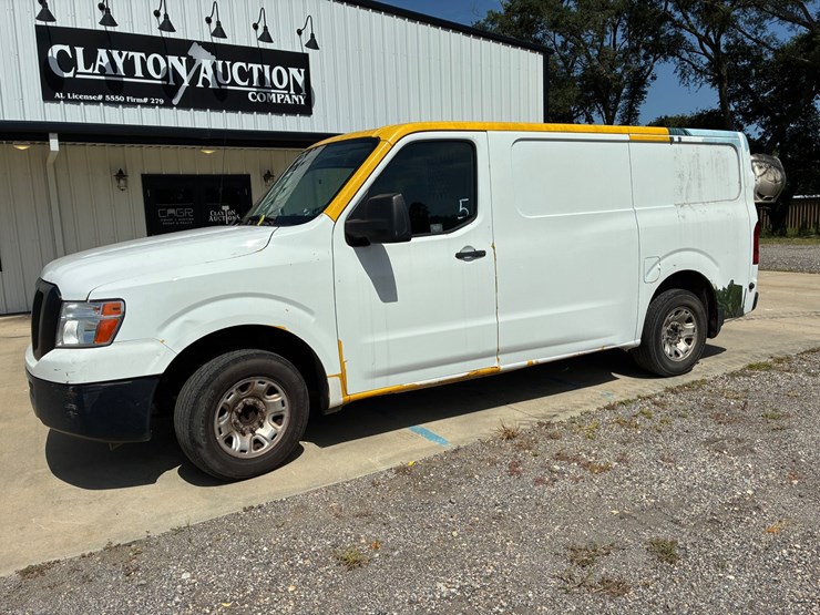 2020-nissan-nv2500-image-1