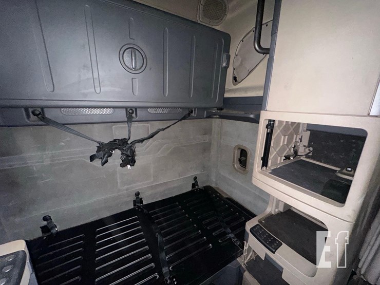 2017-freightliner-cascadia-125-image-22