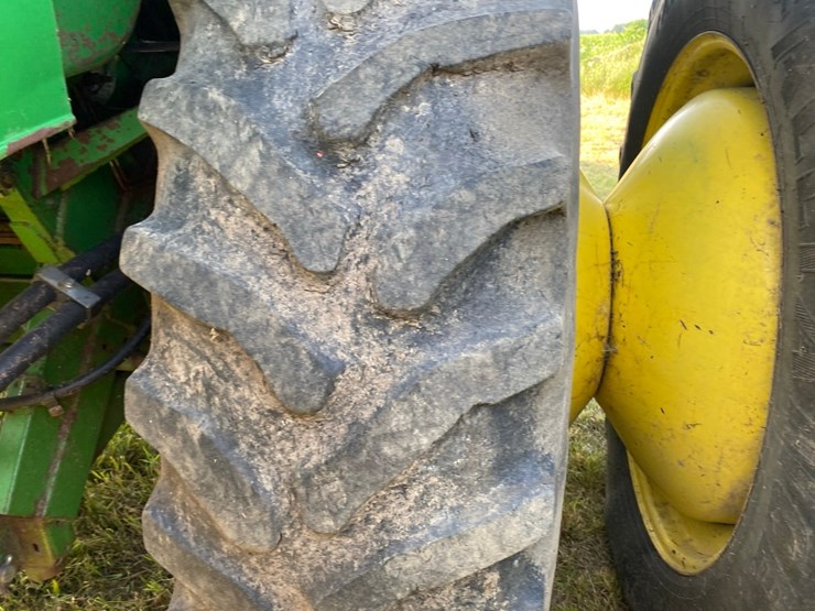 john-deere-9600-4x4-combine-image-90