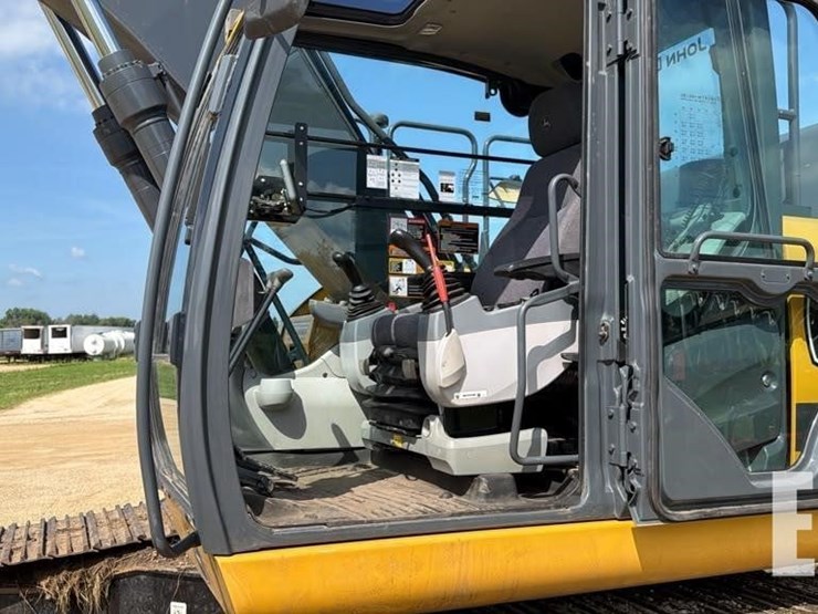 2023-deere-210-p-tier-image-9