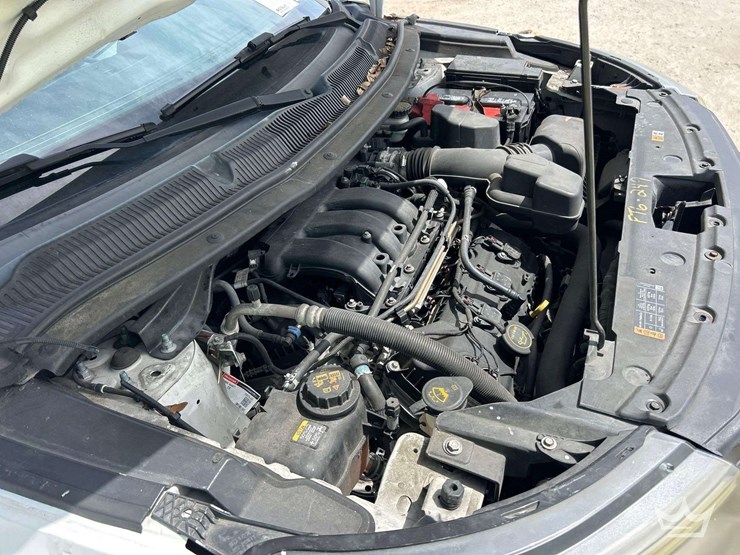 2016-ford-explorer-image-9