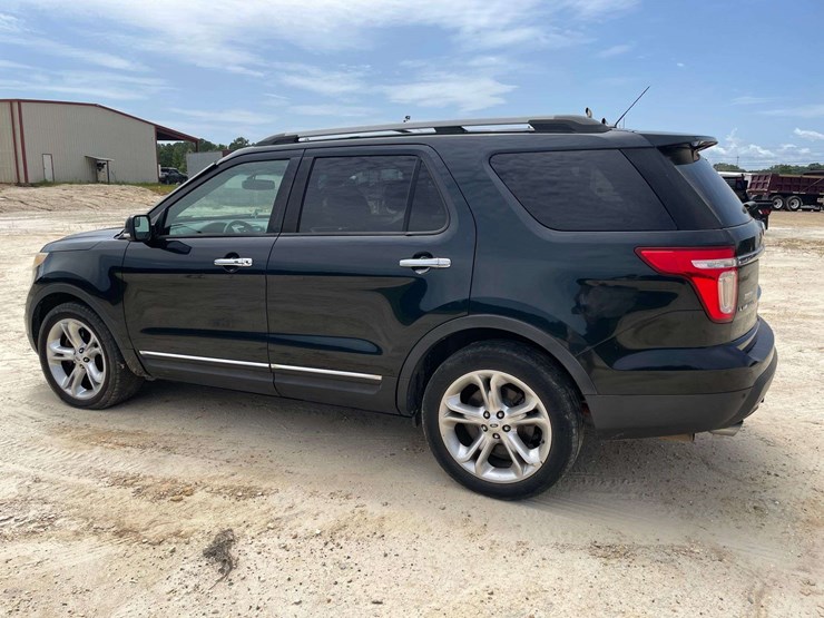 2014-ford-explorer-limited-image-2