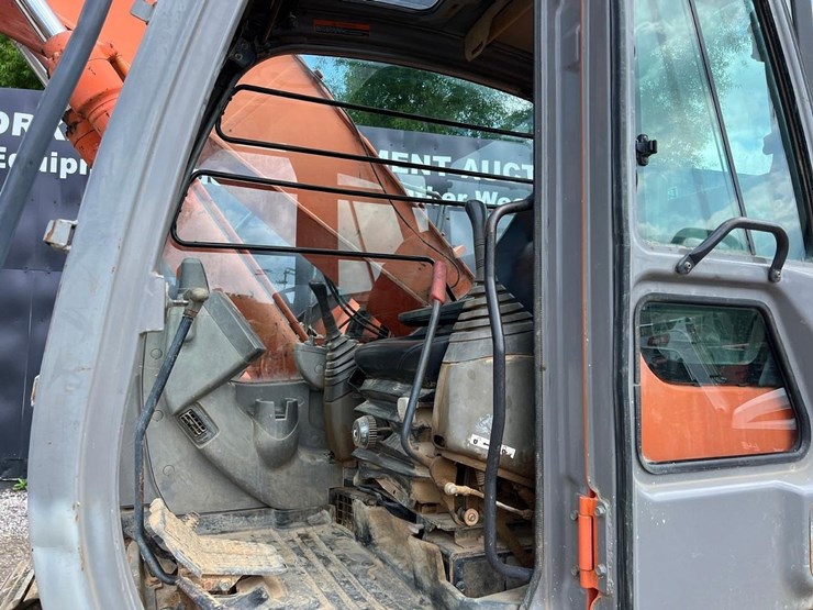 2005-hitachi-zx225us-lc-image-18