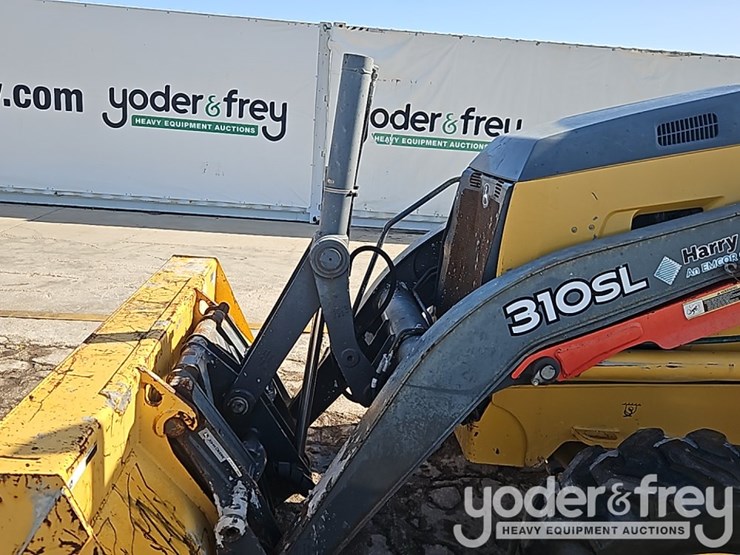 2017-deere-310sl-image-13