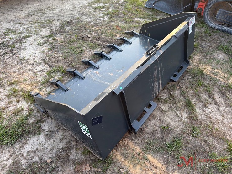 new/unused-72"-cid-low-pro-tooth-bucket-skid-steer-attachment-image-3