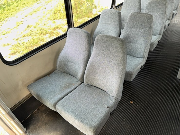 2012-freightliner-bus-image-43