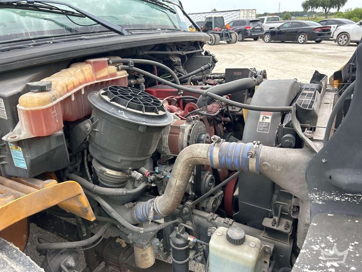 2011-freightliner-b2-image-9