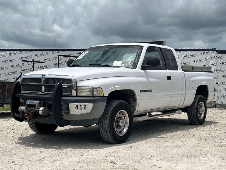2001-dodge-ram-1500-image-1