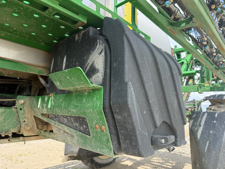 2016-john-deere-r4038-image-23