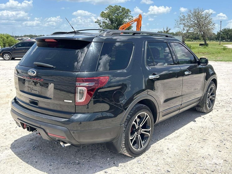 2014-ford-explorer-image-3
