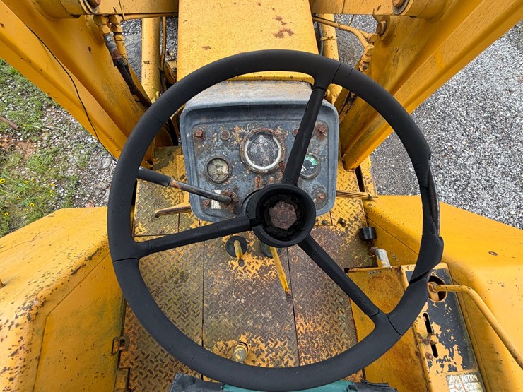 1976-deere-310a-image-22