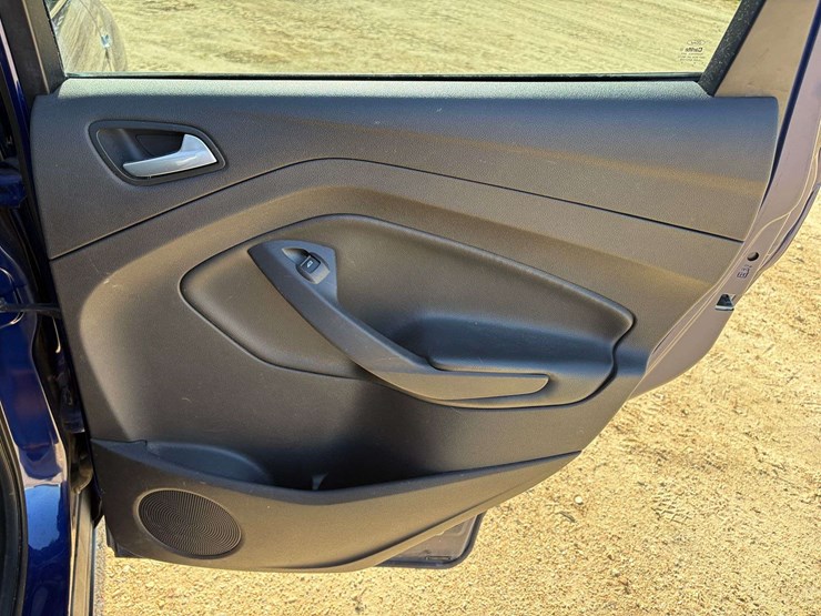 2015-ford-escape-se-image-22