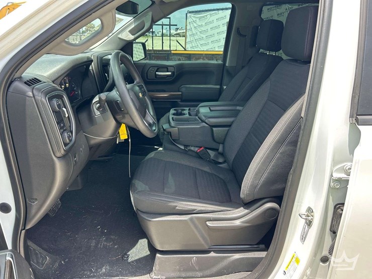 2020-chevrolet-silverado-1500-image-12