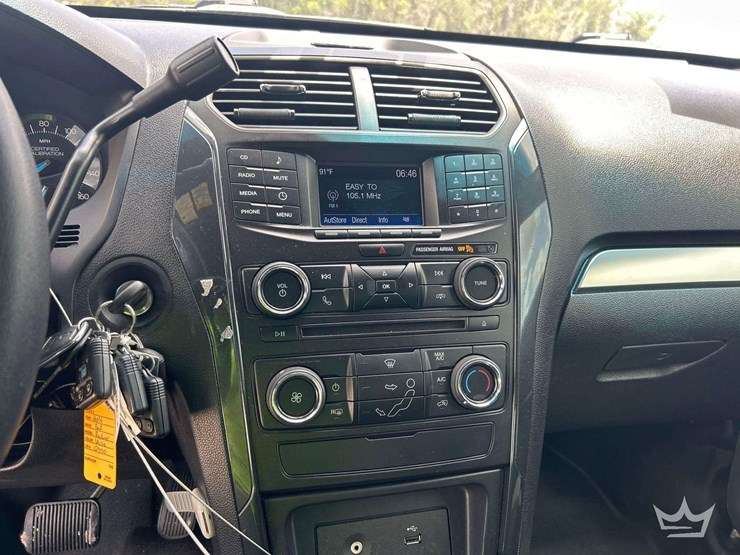2016-ford-explorer-image-18
