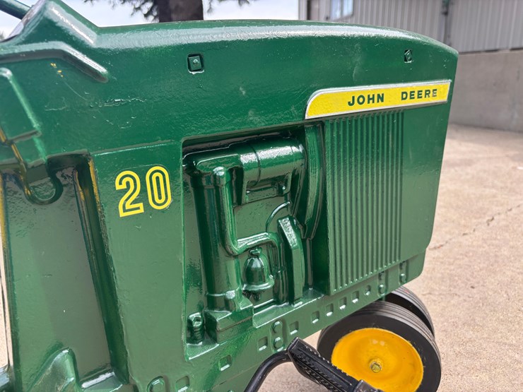 john-deere-pedal-tractor-image-7