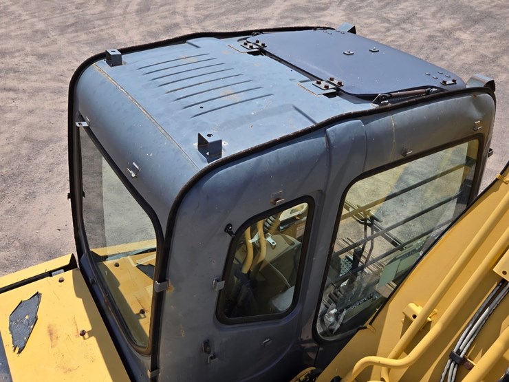 deere-200c-lc-image-23