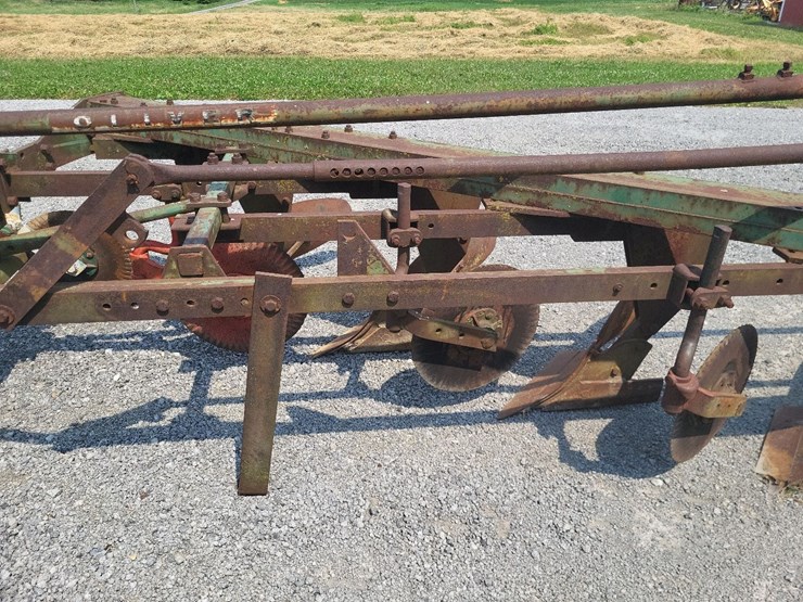 oliver-545-in-furrow--4-bottom-moldboard-plow-w/coulters-image-19