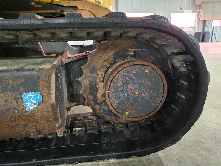 2021-deere-35g-image-30