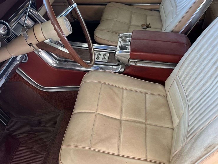 1966-ford-thunderbird-image-32